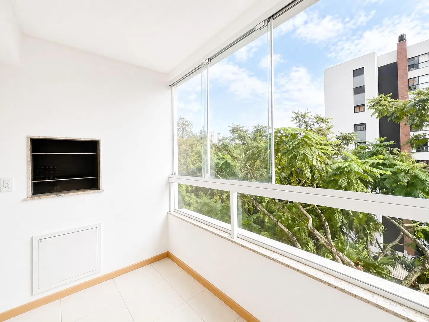 Foto de [BAIXOU VALOR] Apartamento em Andar Alto com Suíte. Próximo à FURB. Ideal para Morar ou Investir.