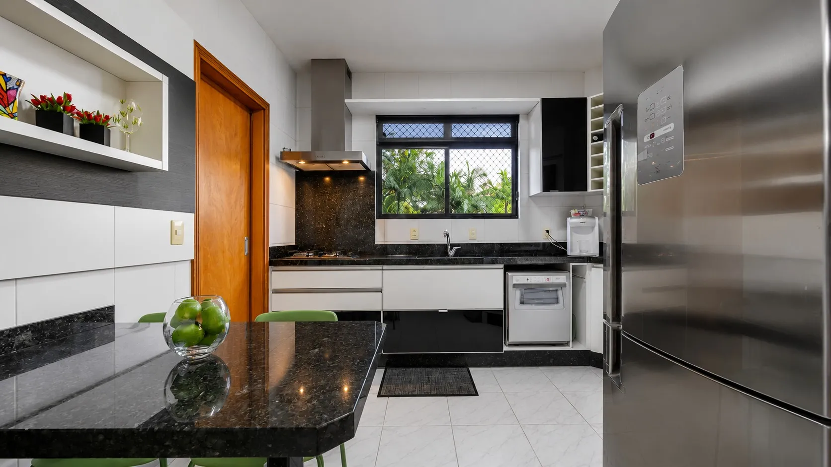 Foto de APARTAMENTO SEMI-MOBILIADO COM 3 DORMITÓRIOS + DEPENDENCIA NA ALAMEDA