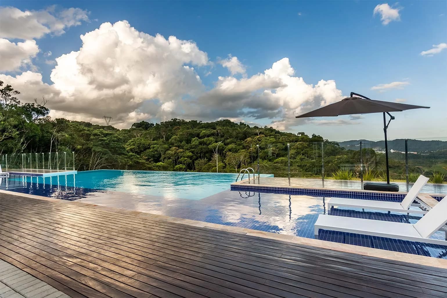 Foto de Oportunidade Única! Terreno Plano de 889 m² em Condomínio de Alto Padrão na Ponta Aguda