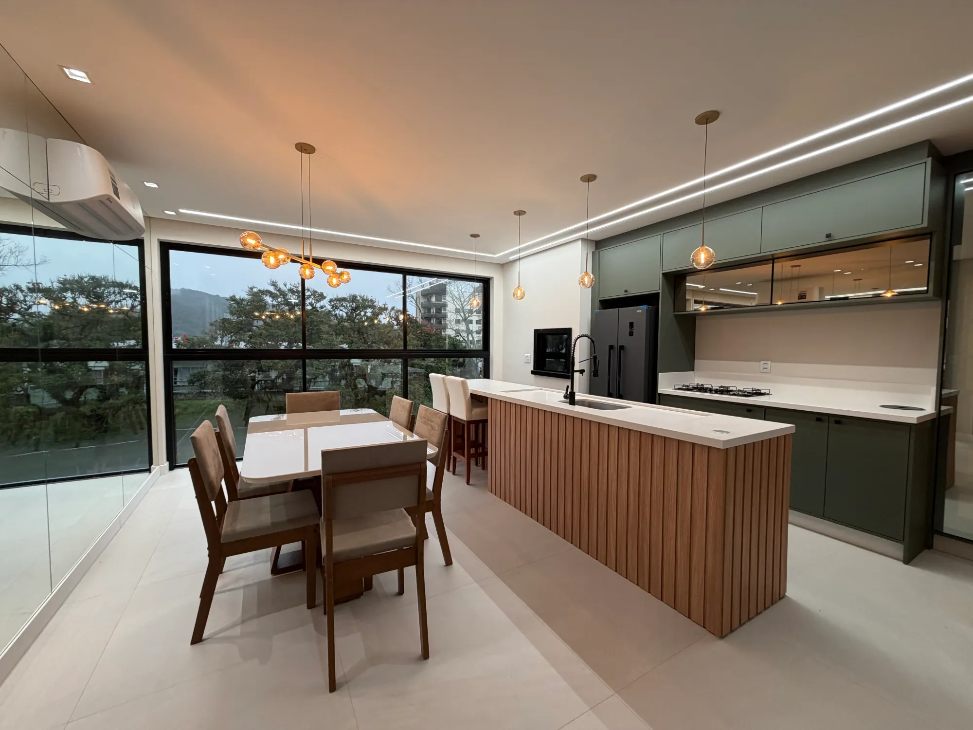 Foto de Apartamento à venda com 3 quartos, sendo 1 suíte, 2 vagas, 103m² no Vorstadt, Blumenau